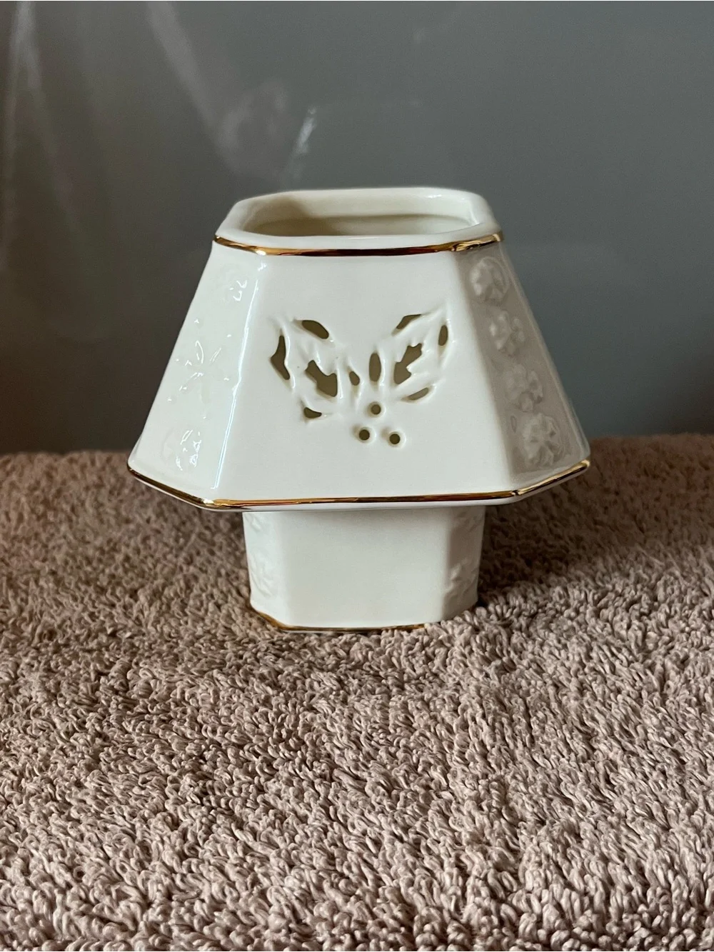 Lennox Classic Cream Ceramic Oil Warmer with Gold Trim 228